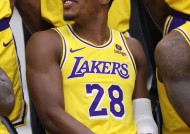 爱游戏赛事中心-湖人王牌球员创赛季得分新高，媒体热捧，出现能力可是.